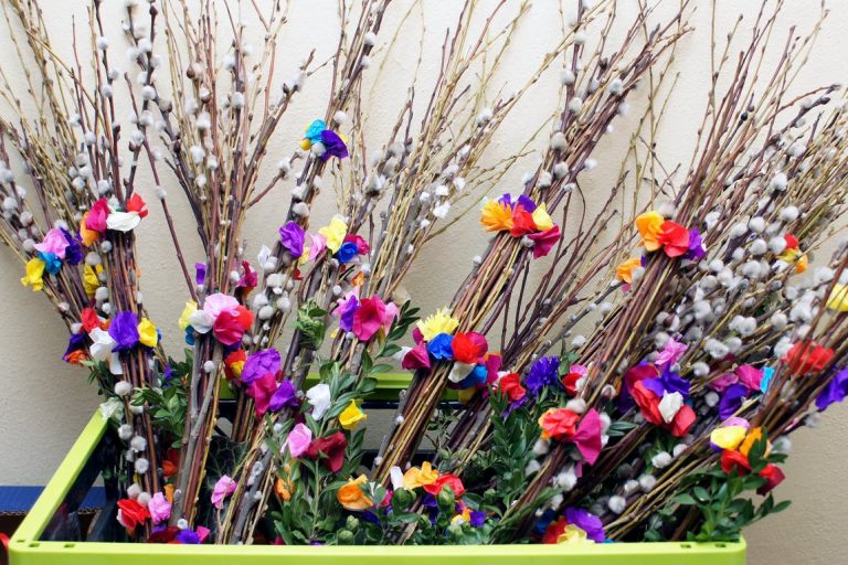 Ozdoby wielkanocne (Klub Seniora) mające wesprzeć poczynania Akcji katolickiej