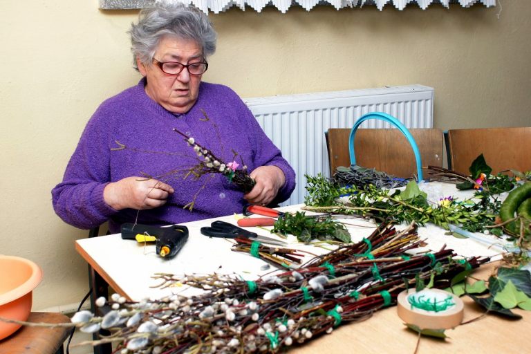 Ozdoby wielkanocne (Klub Seniora) mające wesprzeć poczynania Akcji katolickiej