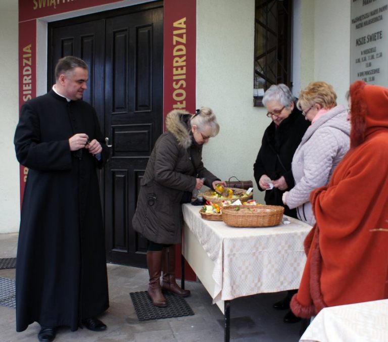 Ozdoby wielkanocne (Klub Seniora) mające wesprzeć poczynania Akcji katolickiej