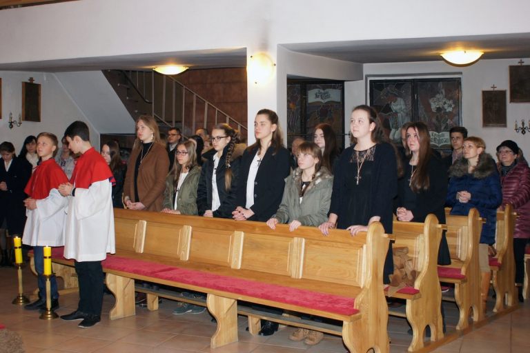 14.03.2016 - ks.bp Andrzej Siemieniewski udziela Sakramentu bierzmowania