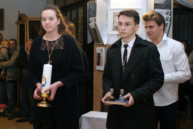 14.03.2016 - ks.bp Andrzej Siemieniewski udziela Sakramentu bierzmowania