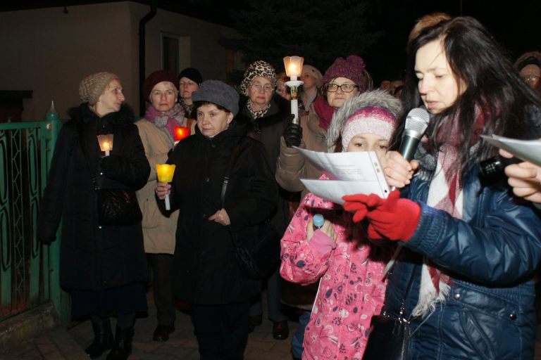 Droga Krzyżowa ulicami parafii 18 III 2016 (piątek)