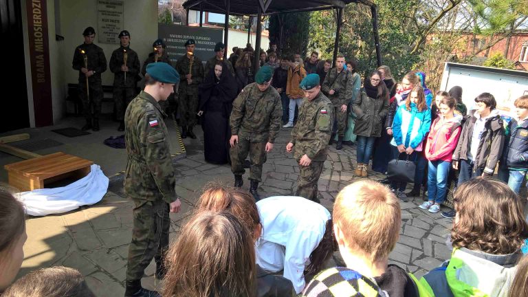 18.03.2016r.zakończenie rekolekcji dla Gim. nr 39 - Misteria Męki Pańskiej przygotowane przez Katolickie LO im. bł. E. Bojanowskiego w Henrykowie