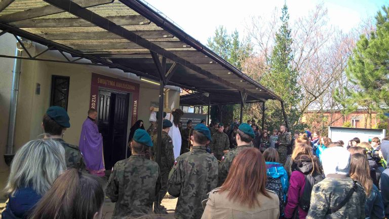 18.03.2016r.zakończenie rekolekcji dla Gim. nr 39 - Misteria Męki Pańskiej przygotowane przez Katolickie LO im. bł. E. Bojanowskiego w Henrykowie