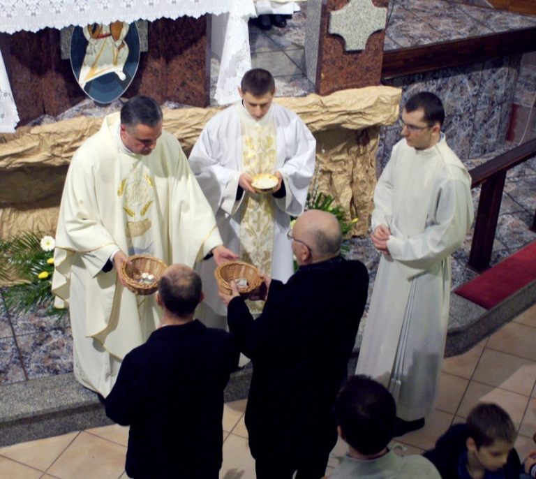 Wielki Czwartek - procesja z darami