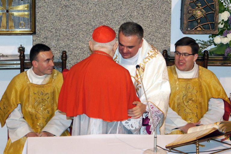 21 V 2016 - uroczysta Msza św. dziękczynna z okazji 25 rocznicy święceń kapłańskich Proboszcza ks. Jana Adamarczuka - życzenia od ks. kardynała