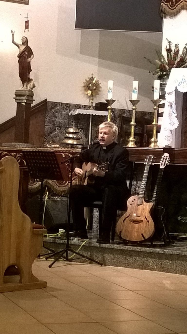 koncert patriotyczny ks. Jacka Tomaszewskiego