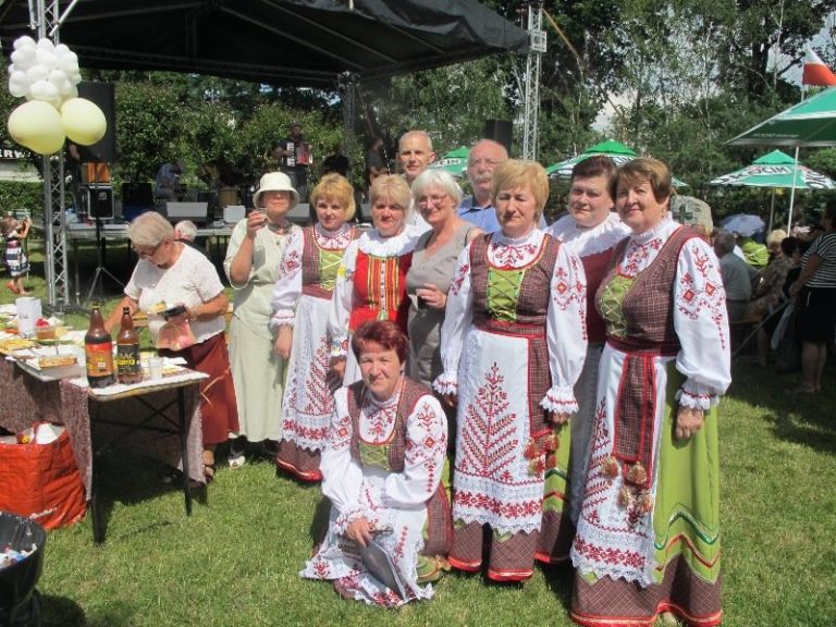  19.06.2016 -Festyn parafialny - zespół kresowian z Nowogródka