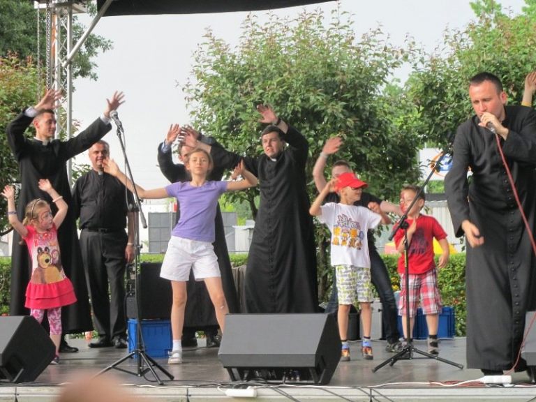  19.06.2016 -Festyn parafialny- zabawa trwa na całego